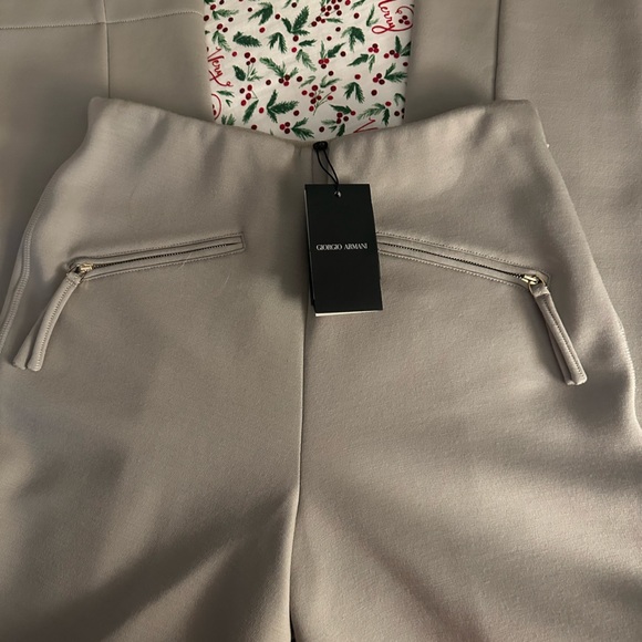 Giorgio Armani women’s pants size 38 or 2 Italian. NWT. - Picture 1 of 3
